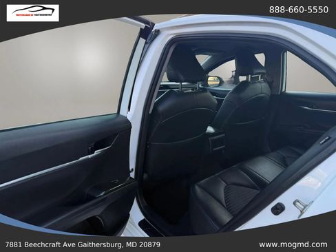 Used 2019 Toyota Camry SE FWD image 18