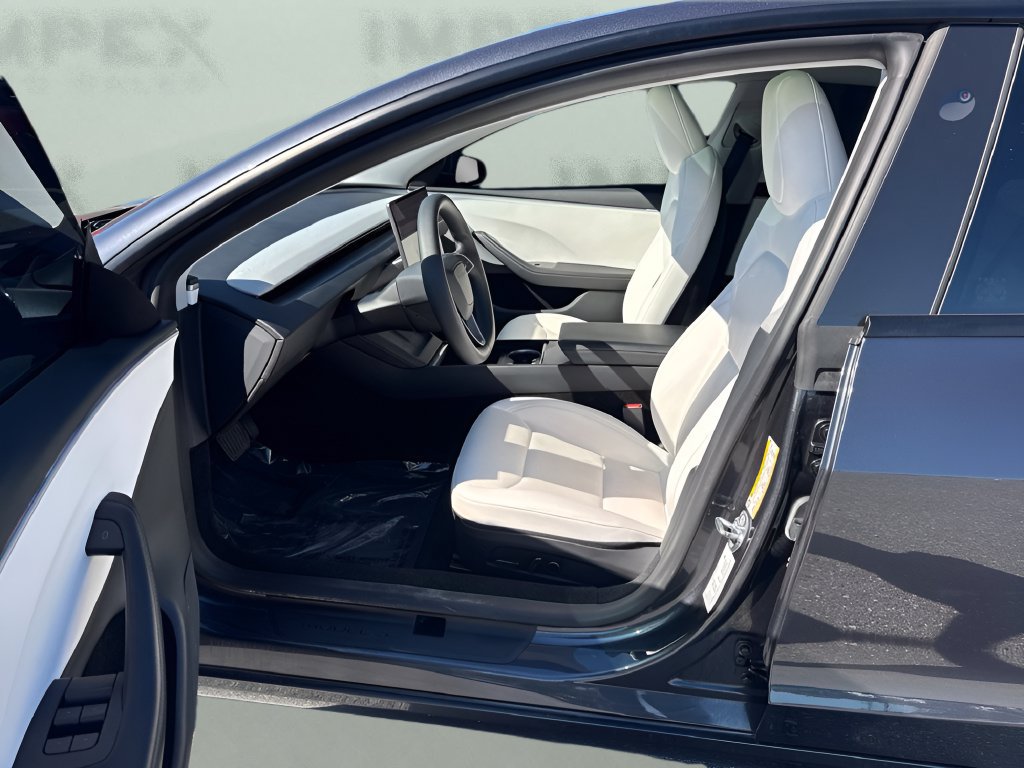 Used 2025 Tesla Model 3 Long Range RWD image 9