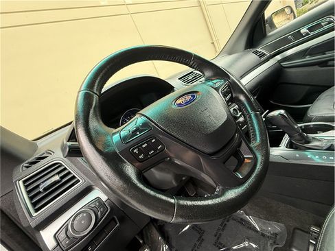 Used 2016 Ford Explorer XLT w/ Equipment Group 202A FWD image 21