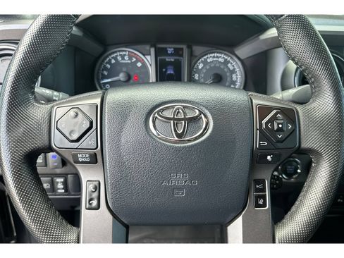 Used 2020 Toyota Tacoma TRD Off-Road w/ TRD Premium Off Road Package AWD/4WD image 26