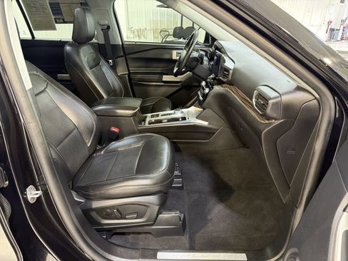 Used 2022 Ford Explorer Limited w/ Equipment Group 301A RWD image 30
