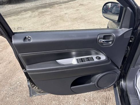 Used 2017 Jeep Compass High Altitude image 8