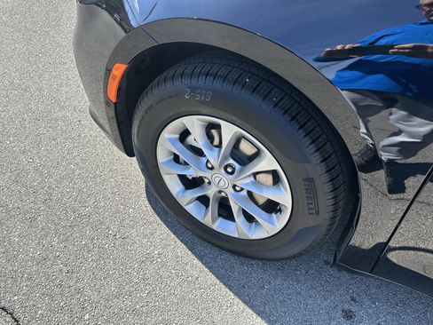 New 2026 Chrysler Pacifica Limited FWD image 11