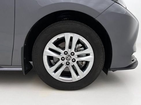 Used 2025 Toyota Sienna XLE w/ XLE Plus Package AWD/4WD image 32