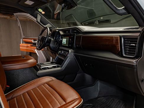 Used 2024 GMC Sierra 2500 Denali Ultimate image 17