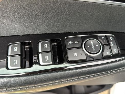 Used 2018 Kia Sorento SX image 13