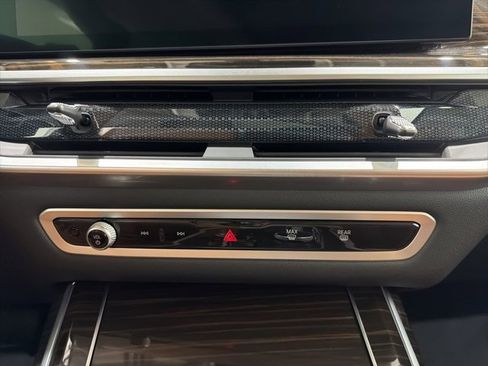 Certified 2023 BMW X7 xDrive40i w/ Executive Package image 40