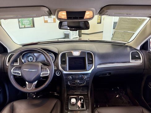 Used 2018 Chrysler 300 Touring L RWD image 12