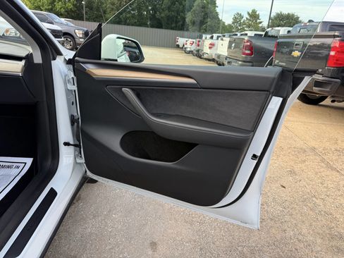 Used 2023 Tesla Model Y Long Range AWD/4WD image 11