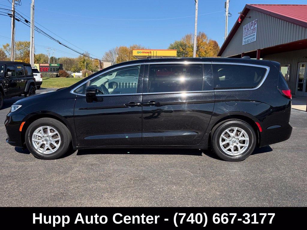 Used 2024 Chrysler Pacifica Touring-L FWD image 21
