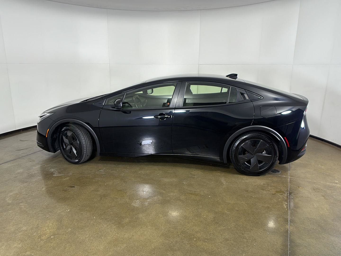 Used 2025 Toyota Prius LE FWD image 14