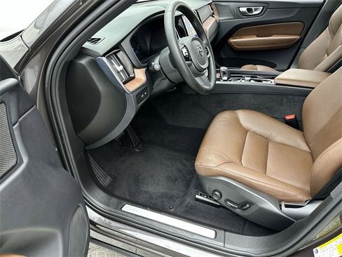 Certified 2024 Volvo XC60 T8 Plus w/ Protection Package Premier image 11
