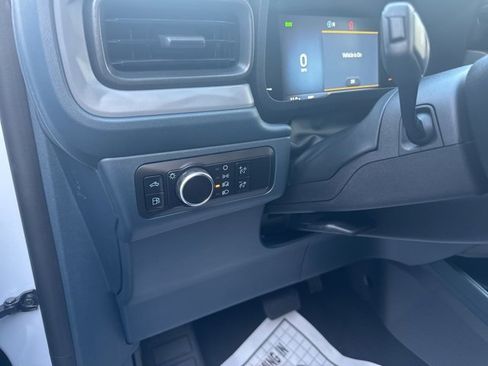 New 2025 Ford Maverick XL image 15