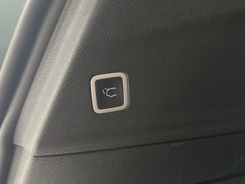 Used 2024 Chrysler Pacifica Limited FWD image 26