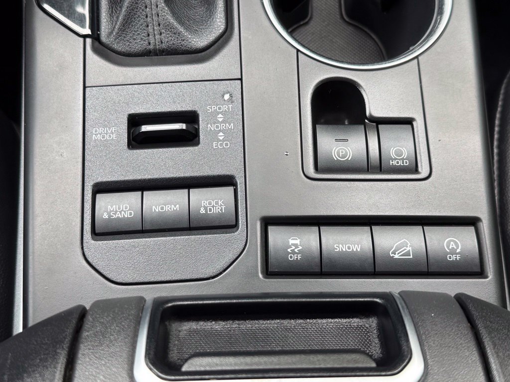 Used 2021 Toyota Highlander XLE AWD/4WD image 32