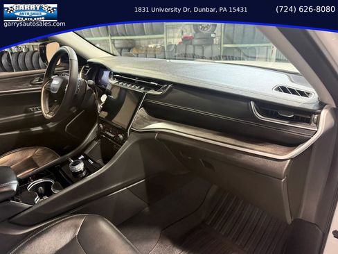 Used 2023 Jeep Grand Cherokee Limited w/ Black Appearance Package AWD/4WD image 27