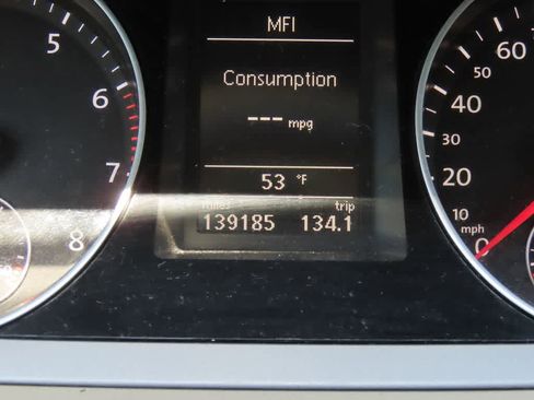 Used 2010 Volkswagen Passat Komfort FWD image 25