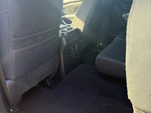 Used 2017 Nissan Titan SV image 36