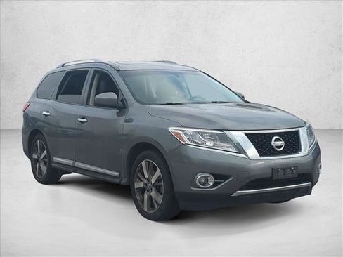 Used 2015 Nissan Pathfinder Platinum w/ Family Entertainment Package image 3