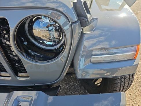 Used 2023 Jeep Gladiator Overland image 28