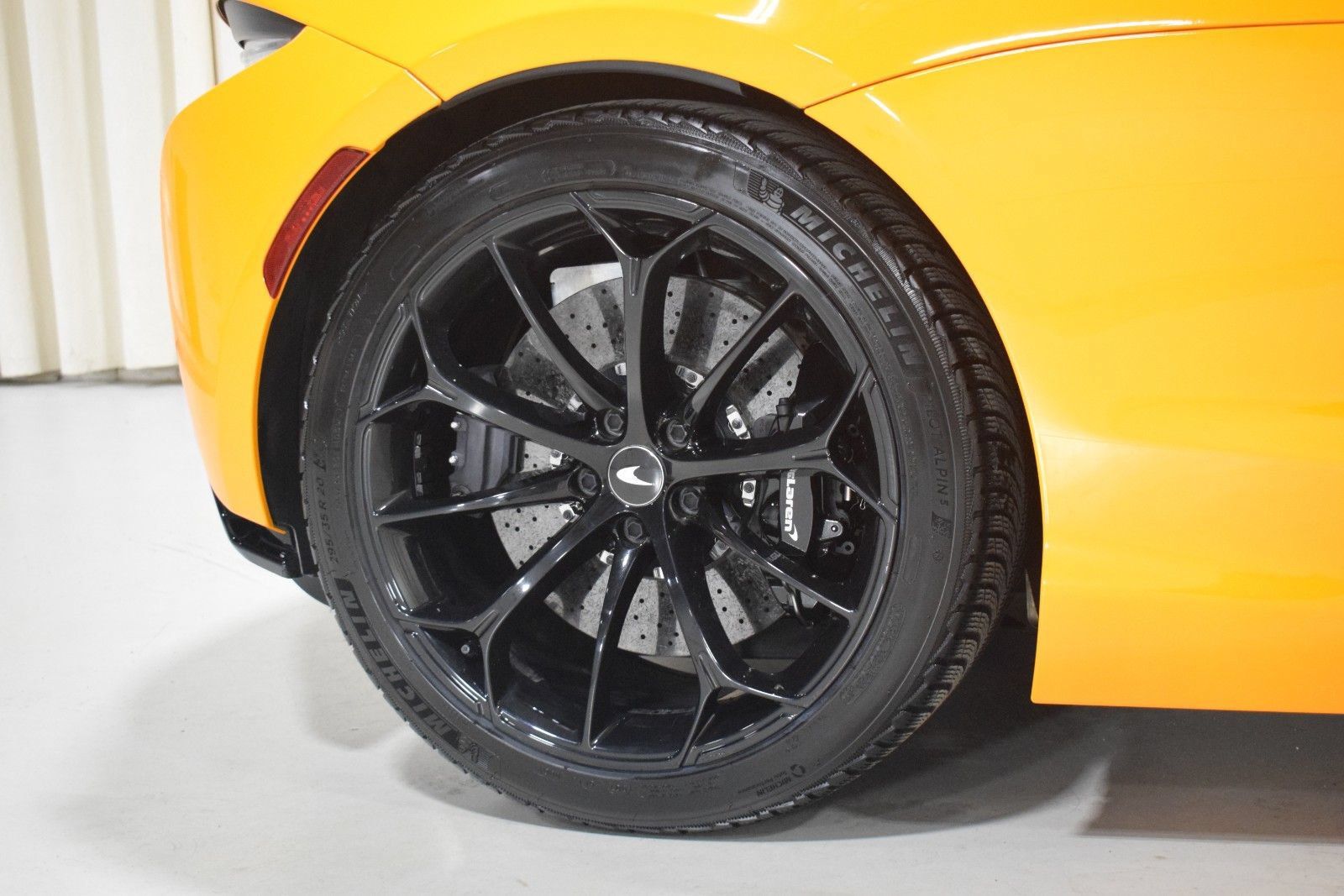 Used 2024 McLaren Artura RWD image 14