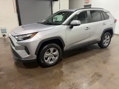 Used 2025 Toyota RAV4 XLE AWD/4WD image 6