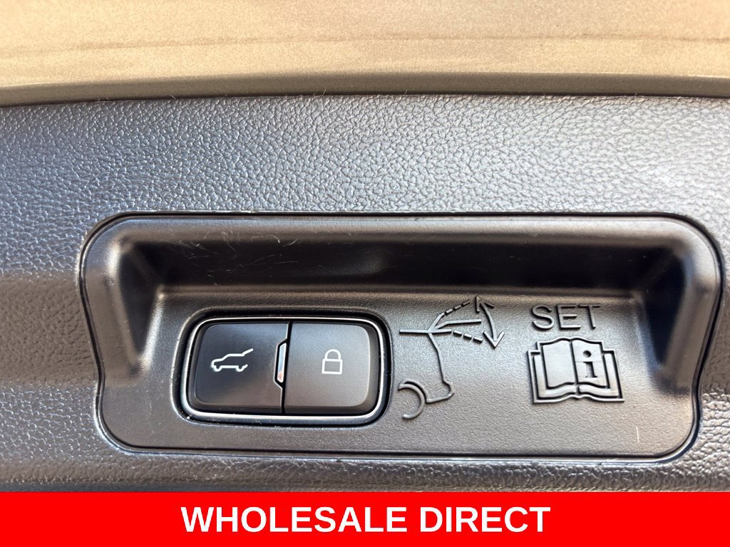 Used 2020 Ford Explorer XLT w/ Equipment Group 202A AWD/4WD image 32