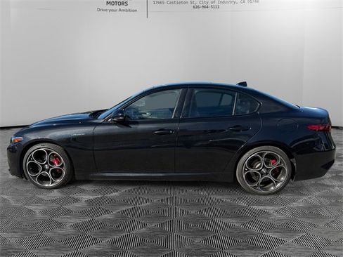 Used 2022 Alfa Romeo Giulia Veloce image 8