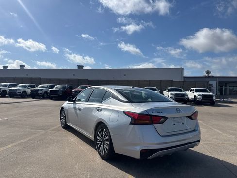Certified 2025 Nissan Altima 2.5 SV FWD image 15