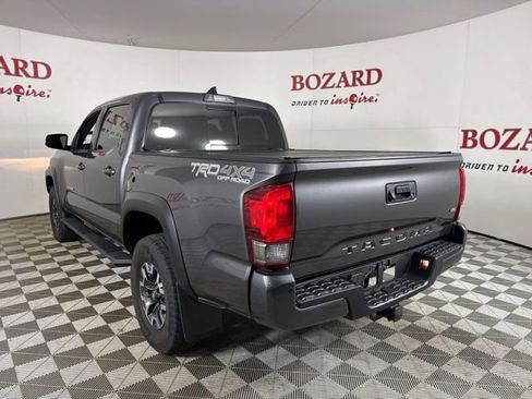 Used 2017 Toyota Tacoma TRD Off-Road image 6
