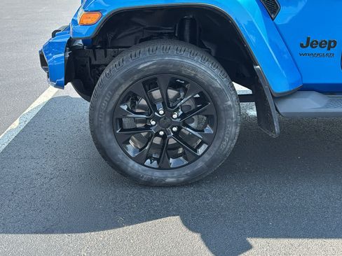 Used 2022 Jeep Wrangler Unlimited Sahara AWD/4WD image 30