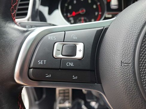 Used 2018 Volkswagen GTI SE FWD image 23