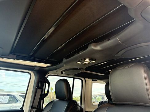 Used 2023 Jeep Wrangler Unlimited Sahara image 18