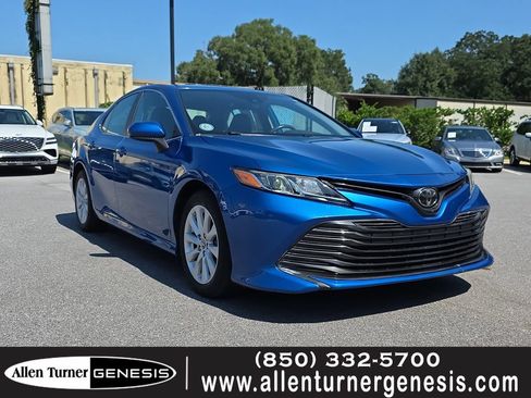Used 2019 Toyota Camry LE FWD image 1