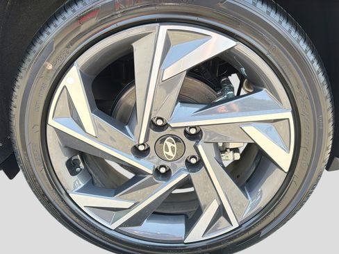 Certified 2025 Hyundai Elantra SEL FWD image 14