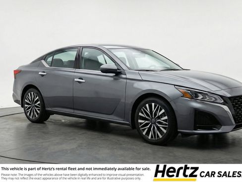 Used 2025 Nissan Altima 2.5 SV FWD image 1