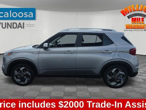 Used 2024 Hyundai Venue SEL image 4
