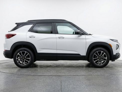 Used 2025 Chevrolet TrailBlazer LT FWD image 11