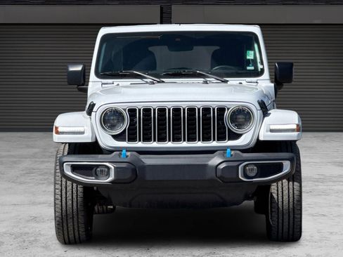 Used 2024 Jeep Wrangler Unlimited Sahara AWD/4WD image 10