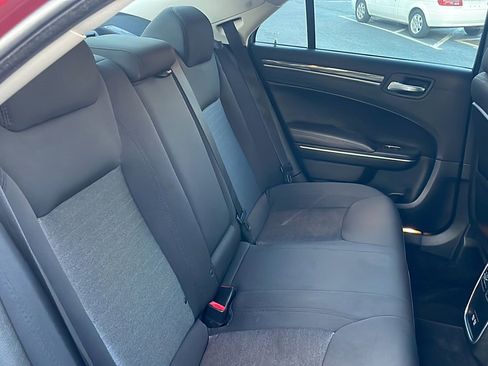 Used 2018 Chrysler 300 Touring image 34
