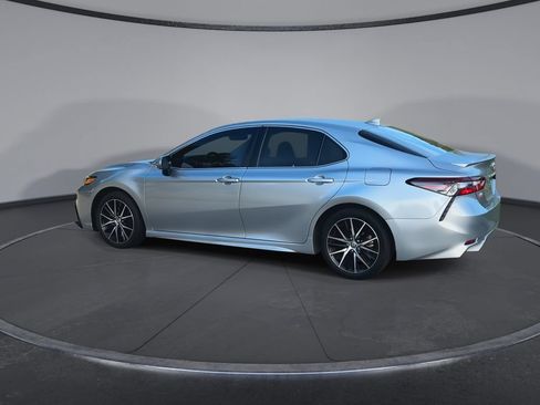 Used 2023 Toyota Camry SE w/ Convenience Package FWD image 6