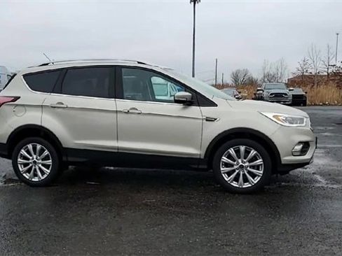 Used 2017 Ford Escape Titanium image 9