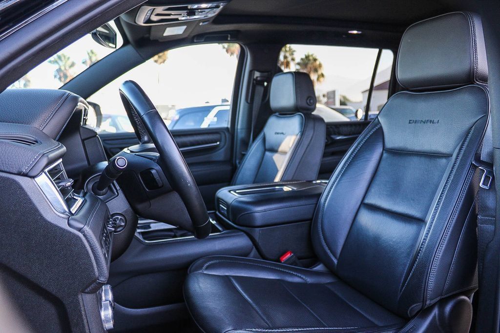 Used 2024 GMC Yukon XL Denali AWD/4WD image 18