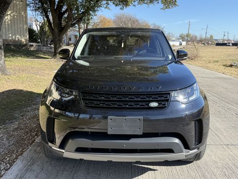 Used 2017 Land Rover Discovery First Edition image 3