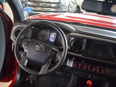 Used 2018 Toyota Tacoma TRD Sport w/ Technology Package image 48