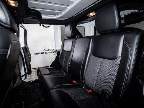 Used 2017 Jeep Wrangler Unlimited Sahara image 14