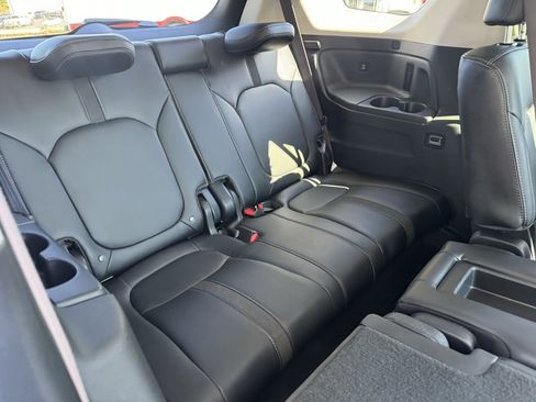 Used 2025 Honda Pilot EX-L image 12