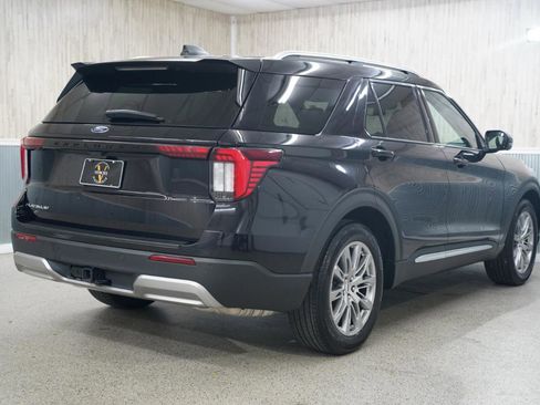 Used 2025 Ford Explorer Platinum RWD image 10