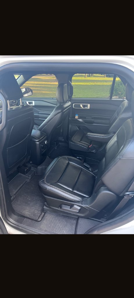 Used 2020 Ford Explorer XLT w/ Equipment Group 202A AWD/4WD image 3
