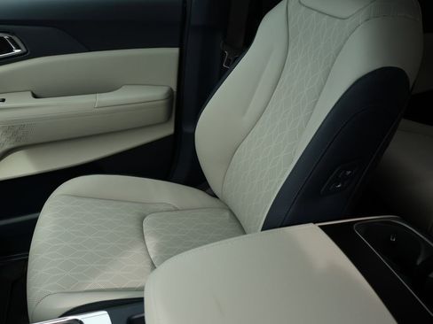 New 2026 Kia Carnival EX FWD image 25